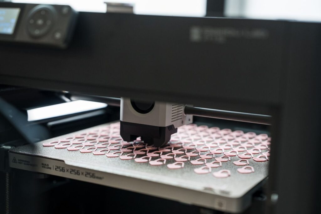 A closr up of the industrial 3d printing machine